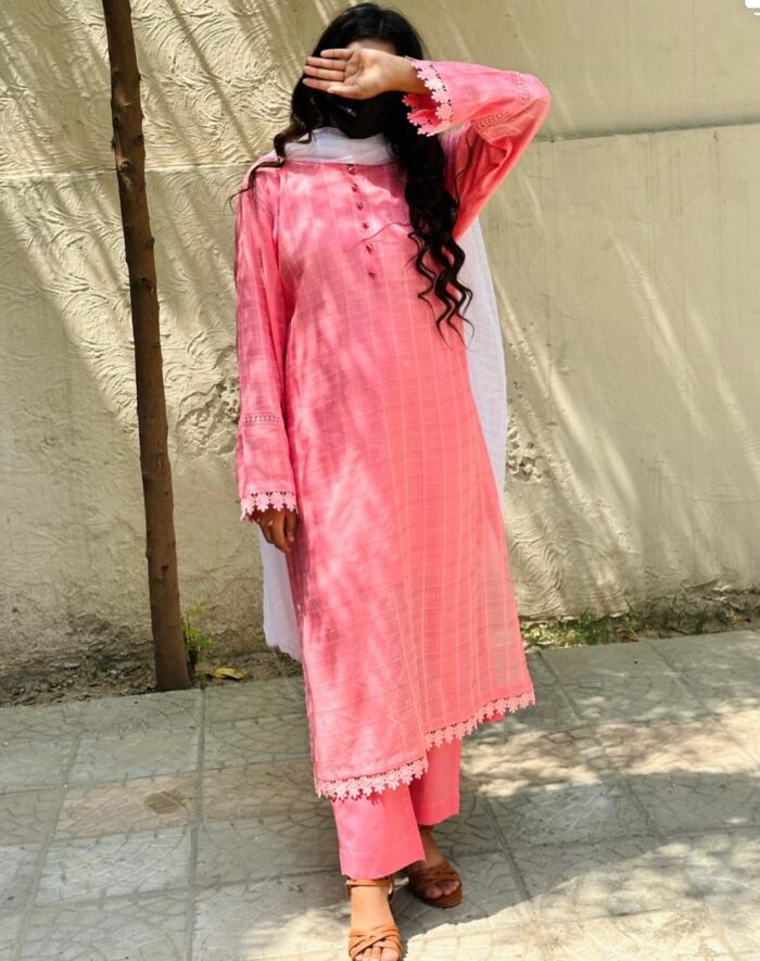 Elegant Purple Lawn 3-Piece Suit – Traditional Pakistani Women’s Outfit - Image 2